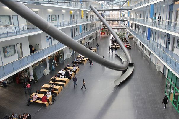 Münih Teknik Üniversitesi Binalarındaki Kaydıraklar