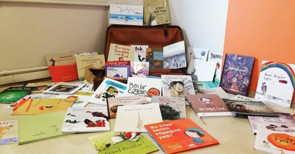 bir-bavul-kitap-hikayesi-baslangic "Bir Bavul Kitap" Hikayesi Başlangıç Görseli