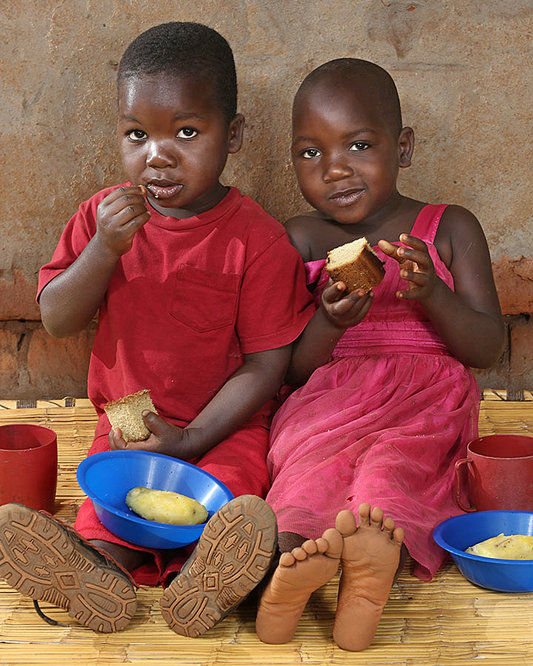Phillip Kamtengo 4 yaşında ve Shelleen Kamtengo 4 yaşında, Chitedze, Malawi 1. Fotoğraf